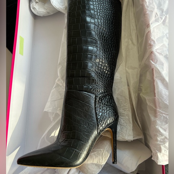 25% Off - Tall Vince Camuto Black Boots Like New, sz 8.5 - Picture 1 of 12